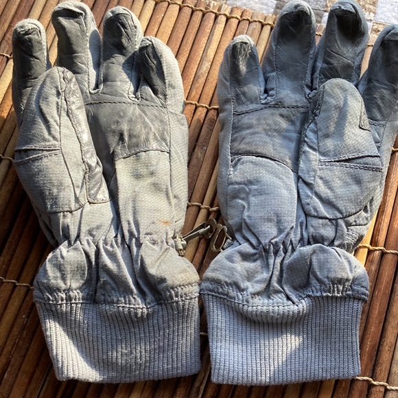 Insulated Grandoe Gloves - Picture 2 of 7